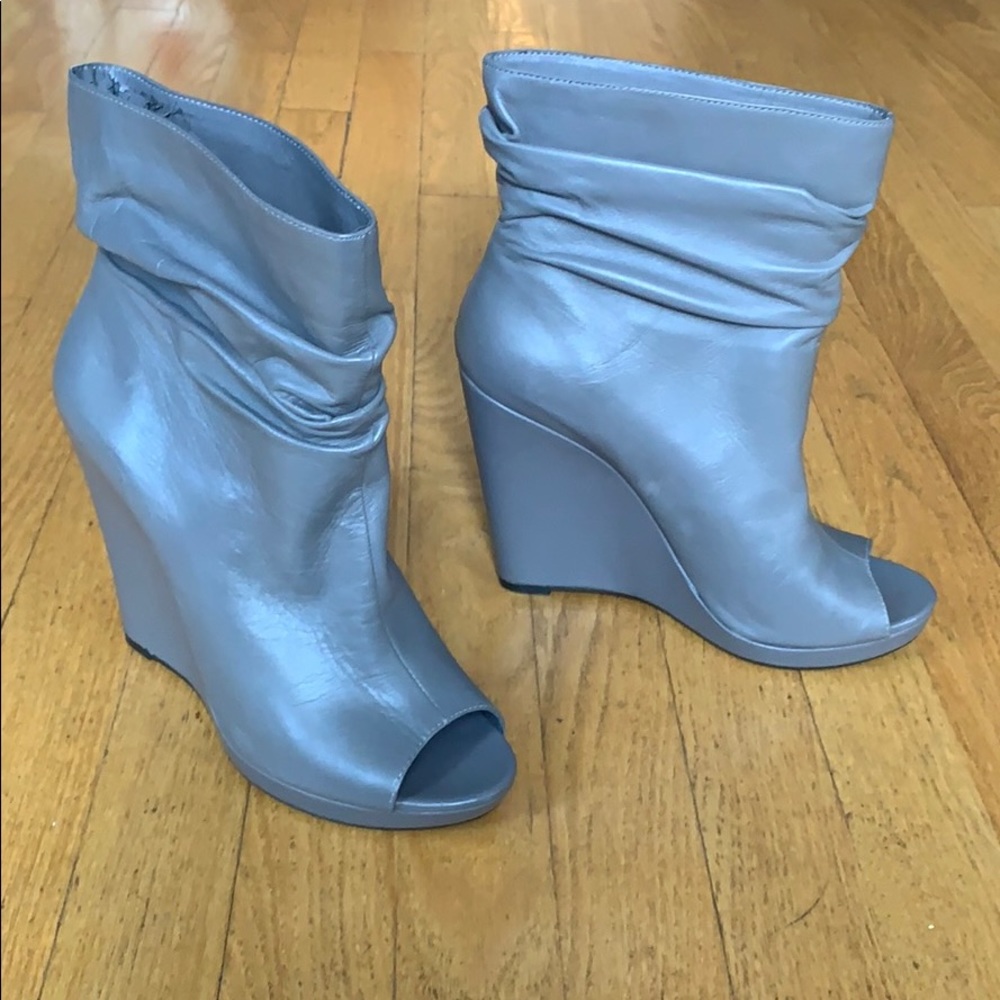 BCBGeneration Gray Leather Booties sz 8/38